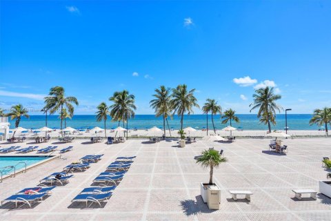 Condominio en venta en Hollywood, Florida, 2 dormitorios, 114.27 m2 № 1938849 - foto 18