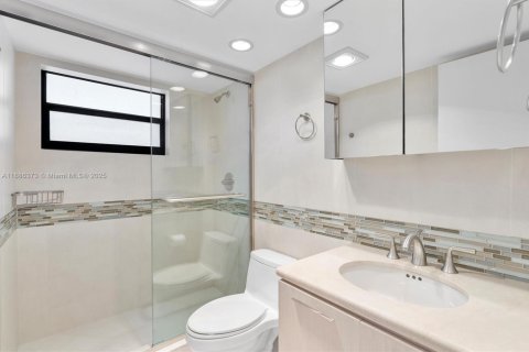 Condominio en venta en Hollywood, Florida, 2 dormitorios, 114.27 m2 № 1938849 - foto 14