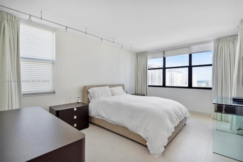 Condo in Hollywood, Florida, 2 bedrooms  № 1938849 - photo 9