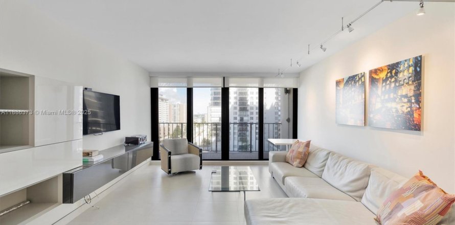 Condominio en Hollywood, Florida, 2 dormitorios  № 1938849