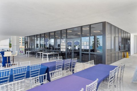 Condo in Hollywood, Florida, 2 bedrooms  № 1938849 - photo 26