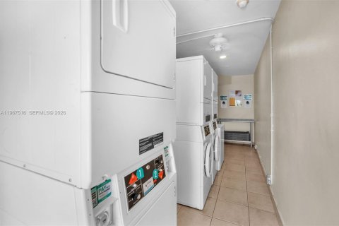 Copropriété à vendre à Fort Lauderdale, Floride: 1 chambre, 66.8 m2 № 2081414 - photo 11