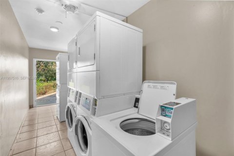 Copropriété à vendre à Fort Lauderdale, Floride: 1 chambre, 66.8 m2 № 2081414 - photo 12