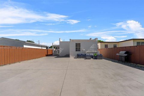 Villa ou maison à vendre à Miami, Floride: 3 chambres, 113.34 m2 № 2036341 - photo 24