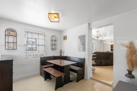 Villa ou maison à vendre à Miami, Floride: 3 chambres, 113.34 m2 № 2036341 - photo 3