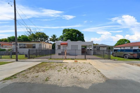 Villa ou maison à vendre à Miami, Floride: 3 chambres, 113.34 m2 № 2036341 - photo 29