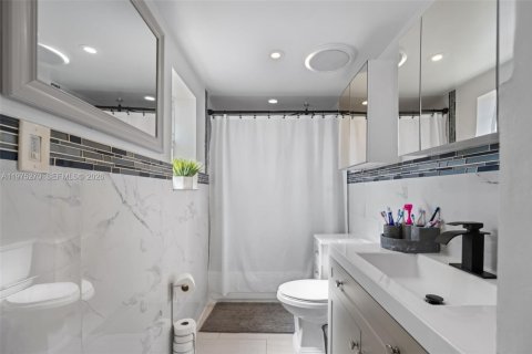 Villa ou maison à vendre à Miami, Floride: 3 chambres, 113.34 m2 № 2036341 - photo 8