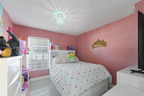 Villa ou maison à vendre à Miami, Floride: 3 chambres, 113.34 m2 № 2036341 - photo 18