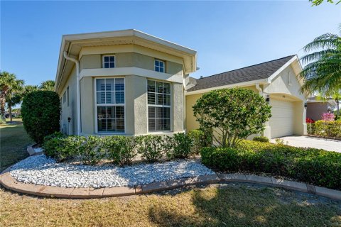 House in Sun City Center, Florida 2 bedrooms, 169.18 sq.m. № 1608859 - photo 3