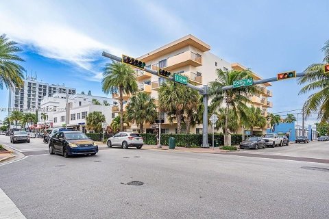 Appartement à louer à Miami Beach, Floride: 2 chambres, 91.04 m2 № 1820074 - photo 1