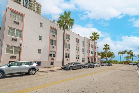 Hotel in Miami Beach, Florida 15.98 sq.m. № 2430091 - photo 7