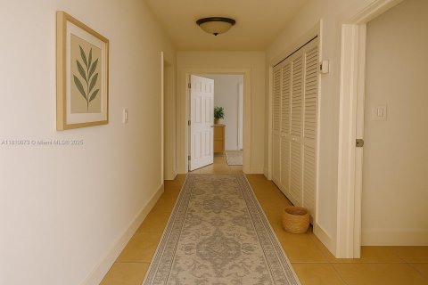 Condo in Doral, Florida, 2 bedrooms  № 1752702 - photo 9