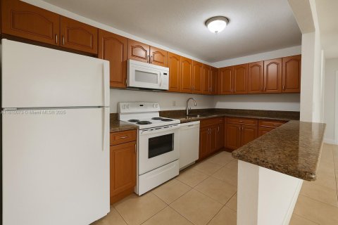 Condo in Doral, Florida, 2 bedrooms  № 1752702 - photo 8
