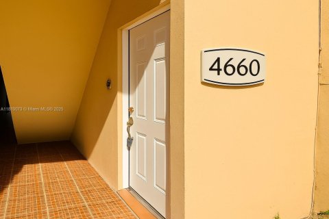 Condo in Doral, Florida, 2 bedrooms  № 1752702 - photo 17