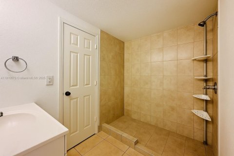Condo in Doral, Florida, 2 bedrooms  № 1752702 - photo 13