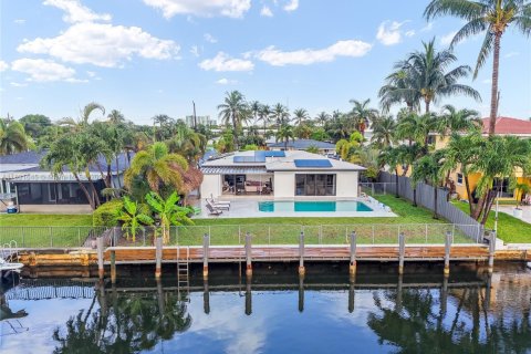 House in Pompano Beach, Florida 3 bedrooms, 123 sq.m. № 1809410 - photo 1