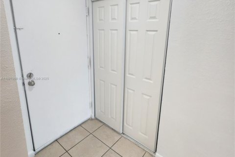 Appartement à louer à Cutler Bay, Floride: 3 chambres, 20773.04 m2 № 1974226 - photo 4