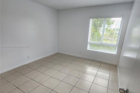 Appartement à louer à Cutler Bay, Floride: 3 chambres, 20773.04 m2 № 1974226 - photo 13