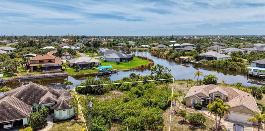 Land in Port Charlotte, Florida № 2166667