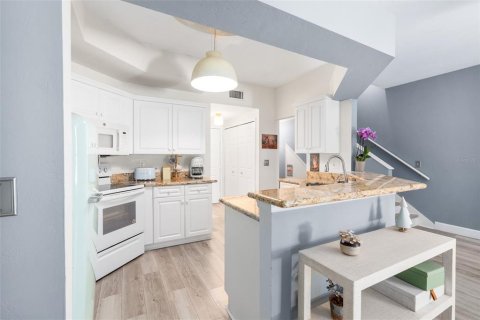 Copropriété à louer à Gainesville, Floride: 3 chambres, 147.16 m2 № 2419282 - photo 8