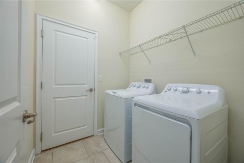 House in Winter Haven, Florida 3 bedrooms, 188.78 sq.m. № 1634957 - photo 17