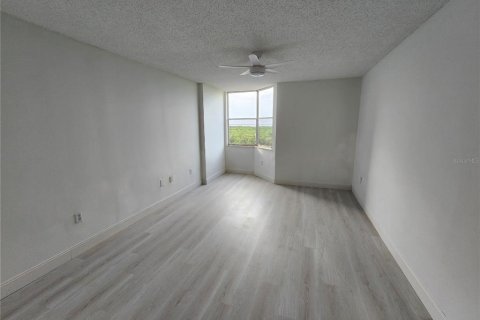 Condo in Clearwater, Florida, 2 bedrooms № 2225833 - photo 4