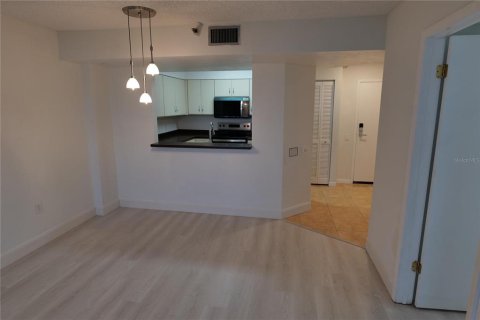 Condo in Clearwater, Florida, 2 bedrooms № 2225833 - photo 11