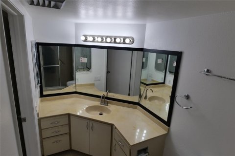 Condo in Clearwater, Florida, 2 bedrooms № 2225833 - photo 9