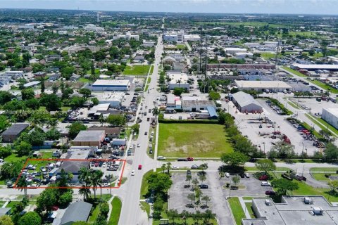 Commercial property in Homestead, Florida № 1983426 - photo 4