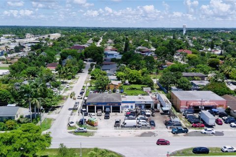Commercial property in Homestead, Florida № 1983426 - photo 9