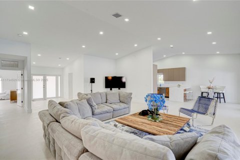 House in Miami, Florida 5 bedrooms, 281.87 sq.m. № 1484084 - photo 26