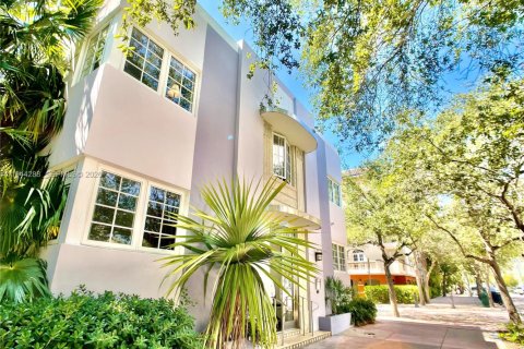 Condominio en alquiler en Miami Beach, Florida, 1 dormitorio, 34.19 m2 № 2000714 - foto 2