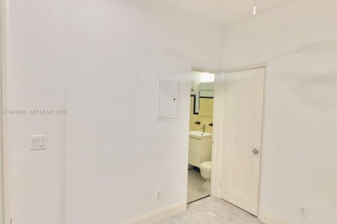 Condominio en alquiler en Miami Beach, Florida, 1 dormitorio, 34.19 m2 № 2000714 - foto 16