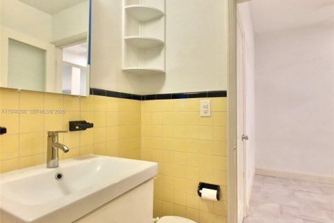 Condominio en alquiler en Miami Beach, Florida, 1 dormitorio, 34.19 m2 № 2000714 - foto 13