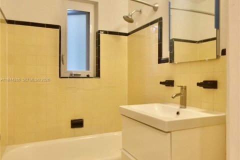 Condominio en alquiler en Miami Beach, Florida, 1 dormitorio, 34.19 m2 № 2000714 - foto 12