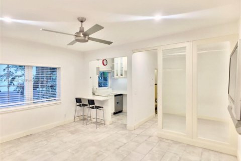 Condominio en alquiler en Miami Beach, Florida, 1 dormitorio, 34.19 m2 № 2000714 - foto 4