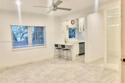 Condominio en alquiler en Miami Beach, Florida, 1 dormitorio, 34.19 m2 № 2000714 - foto 3