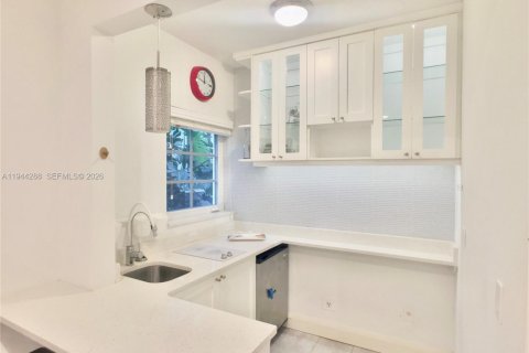 Condominio en alquiler en Miami Beach, Florida, 1 dormitorio, 34.19 m2 № 2000714 - foto 9