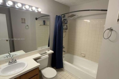 Copropriété à vendre à Coconut Creek, Floride: 2 chambres, 90.58 m2 № 1990229 - photo 8