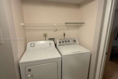 Copropriété à vendre à Coconut Creek, Floride: 2 chambres, 90.58 m2 № 1990229 - photo 11