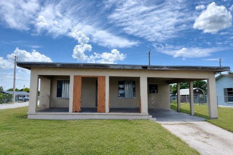 House in South Bay, Florida 3 bedrooms, 103.77 sq.m. № 2243571
