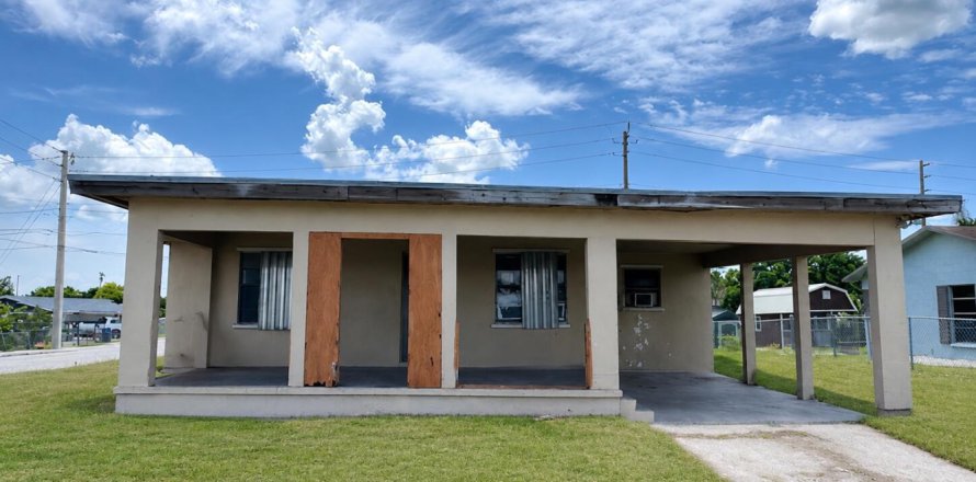 House in South Bay, Florida 3 bedrooms, 103.77 sq.m. № 2243571