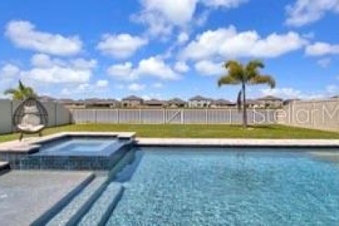 Casa en Wimauma, Florida 5 dormitorios, 248.42 m2 № 2114404
