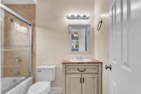 House in Miramar, Florida 3 bedrooms, 106.65 sq.m. № 1994952 - photo 14