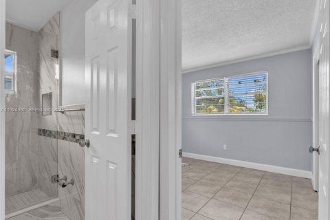 House in Miramar, Florida 3 bedrooms, 106.65 sq.m. № 1994952 - photo 16