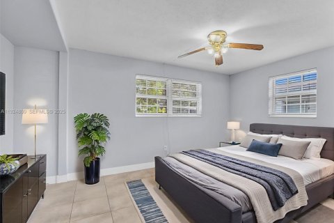 House in Miramar, Florida 3 bedrooms, 106.65 sq.m. № 1994952 - photo 15