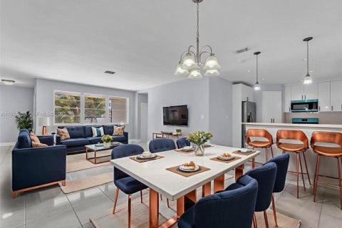 House in Miramar, Florida 3 bedrooms, 106.65 sq.m. № 1994952 - photo 5