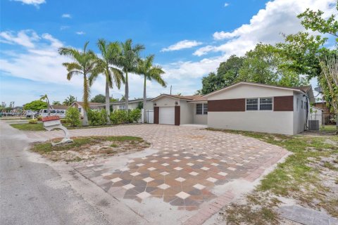 House in Miramar, Florida 3 bedrooms, 106.65 sq.m. № 1994952 - photo 30