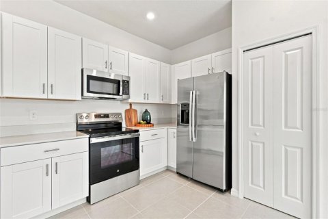 Touwnhouse à vendre à Zephyrhills, Floride: 2 chambres, 165.64 m2 № 2319223 - photo 10