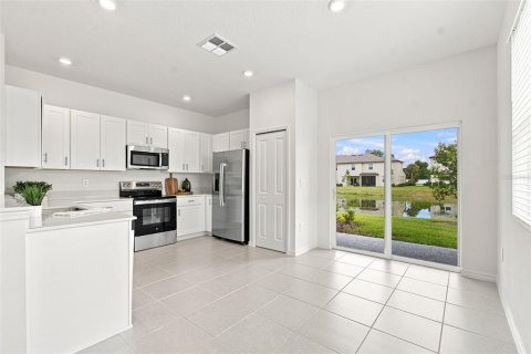 Touwnhouse à vendre à Zephyrhills, Floride: 2 chambres, 165.64 m2 № 2319223 - photo 6